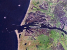 IJmuiden dal satellite, tratto da http://nl.wikipedia.org/wiki/IJmuiden